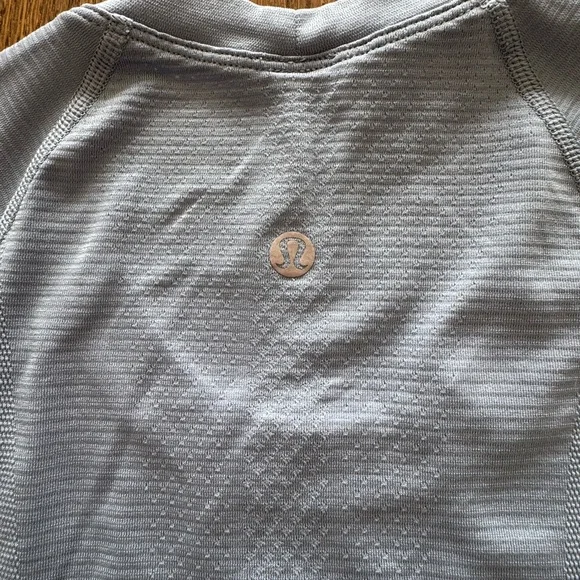 Lululemon Women's Blue swiftly tech shortsleeved Top - Picture 5 of 6
